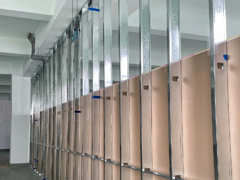 Glass_Partition_Matching_Gypsum_Wall_Integrated_Construction